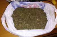 В Кривом Роге у бывшего зека изъято более килограмма марихуаны
