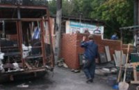 В Донецке снаряд уничтожил жилой дом