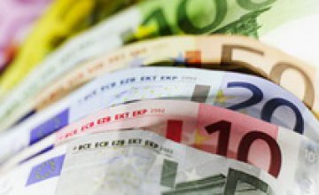 Евро продолжил рост на межбанке