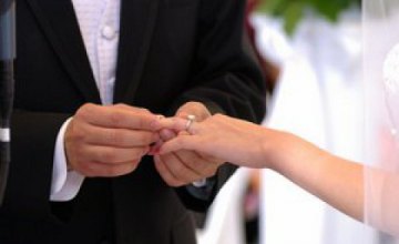 Семейным украинцам разрешили жениться повторно