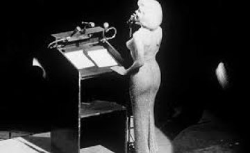 В США выставили на аукцион платье Мерлин Монро