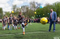  Президент ФФУ Андрей Павелко в Днепре представил Кубки Лиги чемпионов и открыл три футбольных площадки (ВИДЕО)