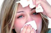 Кашель, насморк, коньюктивит и температура до 40 градусов: специалист рассказал о возможных симптомах аллергии
