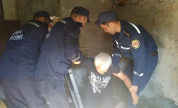 В Хмельницкой области спасли упавшую в колодец пенсионерку (ФОТО)