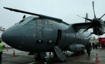 В Днепропетровск прибыл самолет с гуманитарной помощью от Литвы (ФОТО)