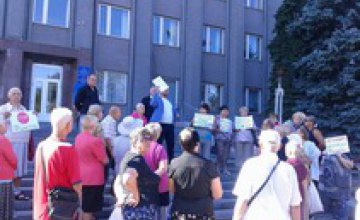 Жители Днепра провели митинг и обратились к Президенту с просьбой остановить мэра Филатова