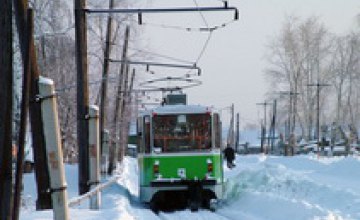 В Днепропетровске обрываются электропровода и сходят с рельсов трамваи