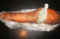 В Днепропетровской области осужденным пытались передать конфеты и морковку, начиненные наркотиками