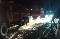 В Днепропетровской области в результате снегопада образовался затор из 30 автомобилей (ФОТО)