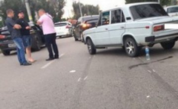 На Донецком шоссе легковушка сбила женщину с ребенком