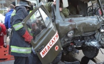 В Севастополе в ДТП погиб 1 человек и пострадали 8 военнослужащих 