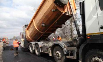 В Днепре ремонтируют самый проблемный участок дороги - на улицах Ингульской и Петрозаводской в направлении Донецкого шоссе