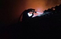 На Днепропетровщине спасатели 2 часа тушили пожар в магазине