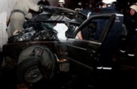 На Набережной заводской BMW вылетел с дороги в бетонную конструкцию: один погибший, двое пострадали