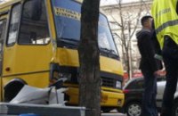В центре Днепра у маршрутки отказали тормоза: есть пострадавшие
