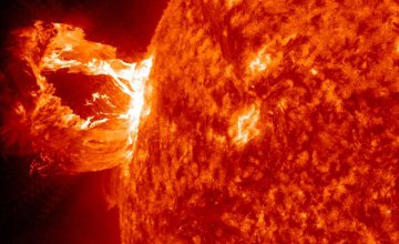 На Солнце произошла мощная вспышка, негативно влияющая на Землю (ВИДЕО)