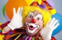 В центре Днепра прошел парад клоунов (ВИДЕО)