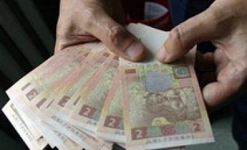 Средняя зарплата украинца снизилась на 14 грн.