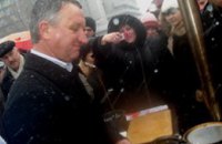 Пока город заметает снегом, мэр Днепропетровска готовится печь блины