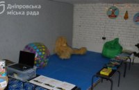 Зі світлом, теплом, водою, куточками для дітей: як у школах Дніпра працюють Пункти незламності