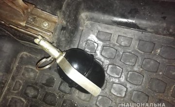В Киевской области мужчина бросил гранату в такси, где находился его соперник