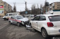 На Днепропетровщине легковушка столкнулась с автомобилем медиков (ФОТО)