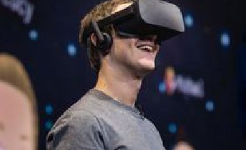 Основатель Facebook показал новые устройства виртуальной реальности (ВИДЕО)