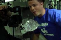 Астронавты NASA провели эксперимент с водой в невесомости (ВИДЕО)