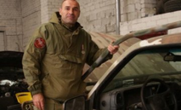 Борис Филатов помог 93-й бригаде с ремонтом их любимого автомобиля