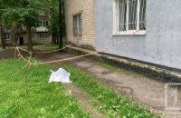 На Днепропетровщине 86-летняя бабушка покончила собой, выпрыгнув из окна многоэтажки