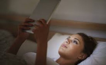Ученые доказали, что сидеть в соцсетях перед сном вредно