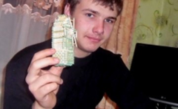 Школьник из Днепропетровской области собрал Запорожскую Сечь из 2 тыс спичек (ФОТО)