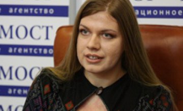 Днепропетровская писательница презентовала свою 6-ю книгу «Твердиня»