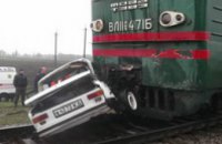В Днепропетровской области грузовой поезд протаранил «копейку»: один погибший