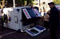 В центре Днепра иномарка влетела в карету «скорой»: пострадала беременная женщина