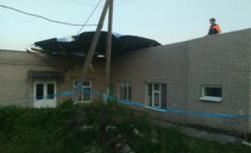 В Днепропетровской области сильный ветер сдул крышу школы