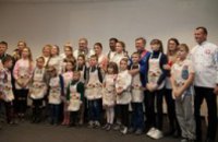 Известные шеф-повара мира провели кулинарный мастер-класс для детей бойцов АТО (ФОТОРЕПОРТАЖ)