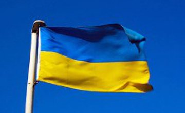 Запорожские швеи-патриотки пошили самый большой в Украине флаг