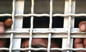 За кражу 8 грн и мобильного грабителям из Днепропетровской области грозит 6 лет тюрьмы