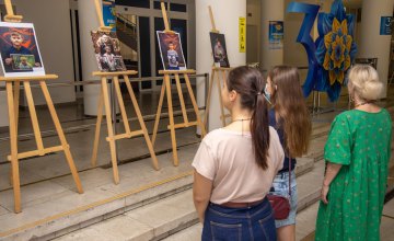На фотографиях – семьи пропавших без вести: в ДнепрОГА открыли новую выставку (ФОТОРЕПОРТАЖ)