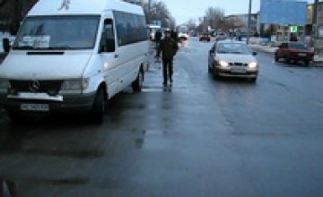 В Днепропетровске маршрутка насмерть сбила пенсионерку
