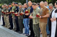 Молитва та хвилина мовчання: Дніпро вшановує пам’ять полеглих українських захисників 