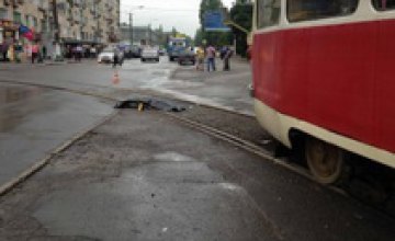 В Днепропетровске трамвай переехал женщину