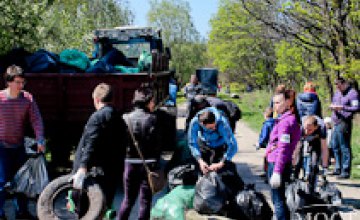 Почти 300 сотрудников ДТЭК Днепрооблэнерго вышли на уборку Тоннельной балки Днепропетровска