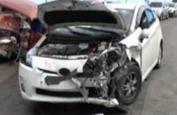 В Днепропетровске мужчину, пострадавшего в ДТП, освобождали из разбитой машины с помощью спецсредств (ФОТО)