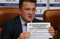 Мэр Никополя Руслан Токарь заявил о рейдерском захвате рынка «Первомайский», принадлежащего городу