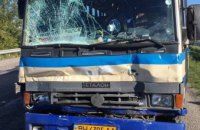 Под Днепром пассажирский автобус врезался в бензовоз: много пострадавших (ФОТО)