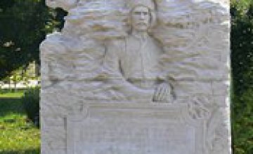 В Никополе появился памятник батьке Махно 