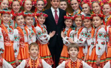 Игорь Цыркин поздравил танцевальный коллектив «Счастливое детство» 