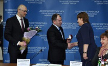 Руководство Днепропетровской области поздравило женщин с праздником весны 